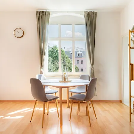 Cozy With Cinema & Balcony Apartamento Dresden